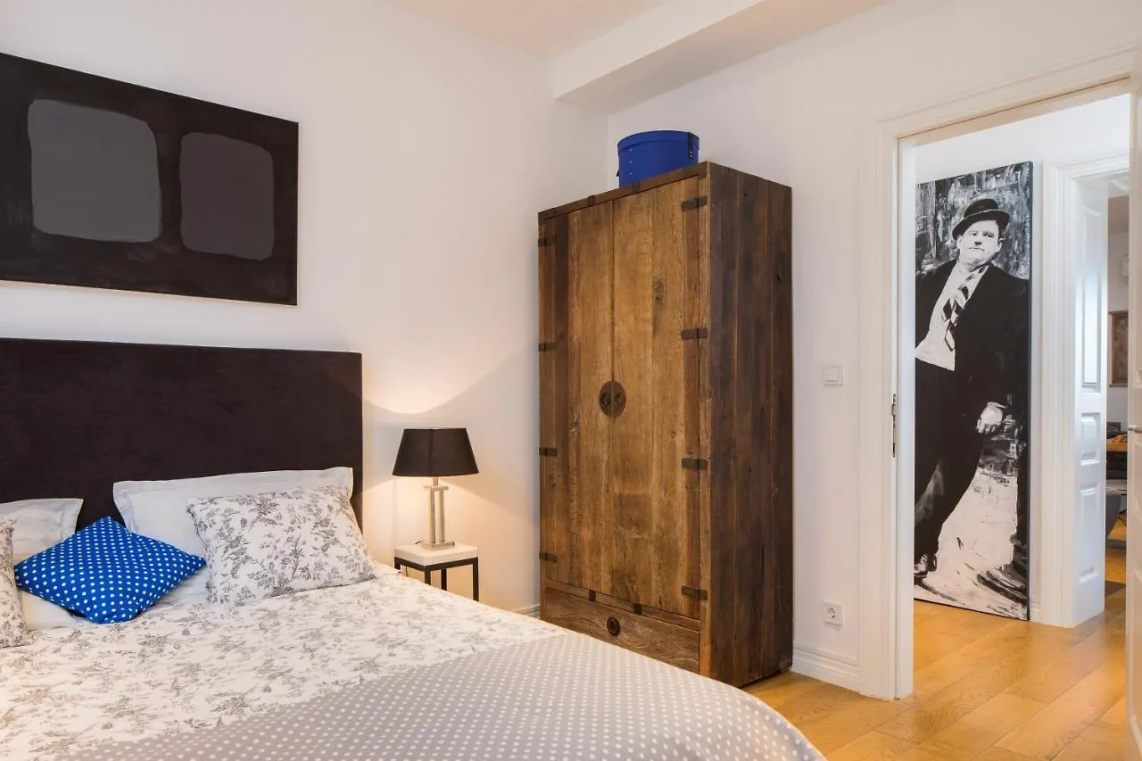 Charlie Chaplin Apartment Split