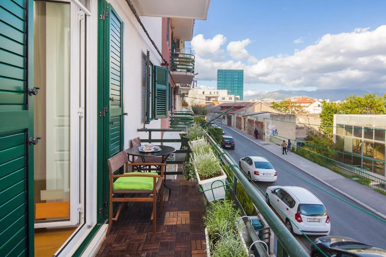 Charlie Chaplin Apartment Split